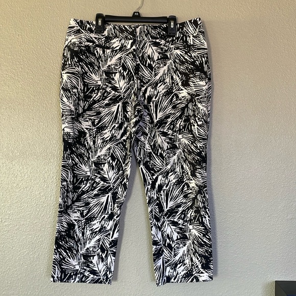 APT9 Capri pants, black and white palm print size 10 - Picture 1 of 5